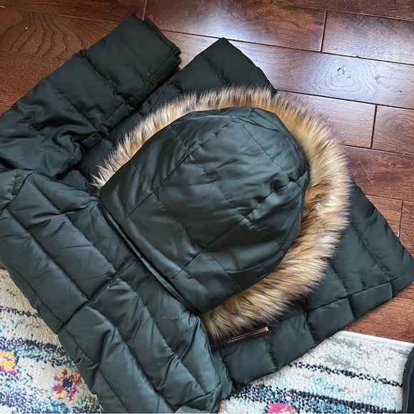 Vince Camuto Women's Green Down Filled Parka with Faux Fur Trim Hood medium - Picture 7 of 12
